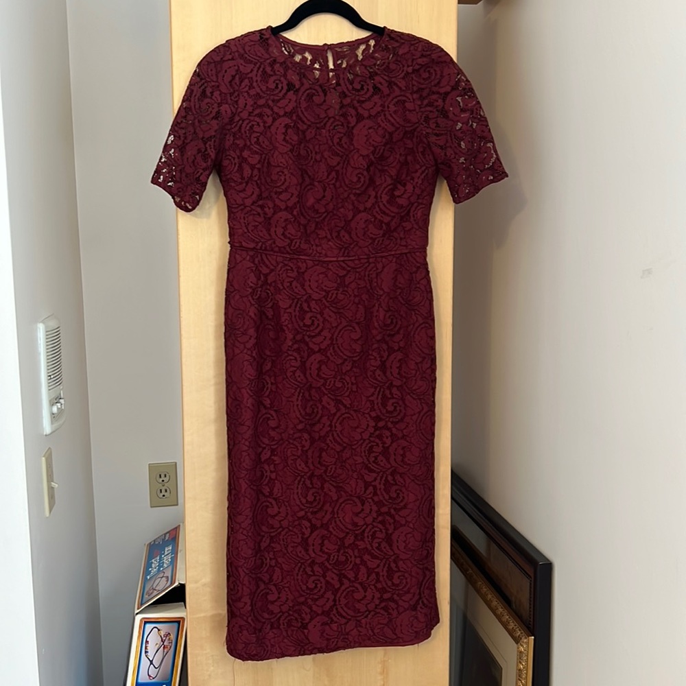 Beautiful lace midi dress with short sleeves.